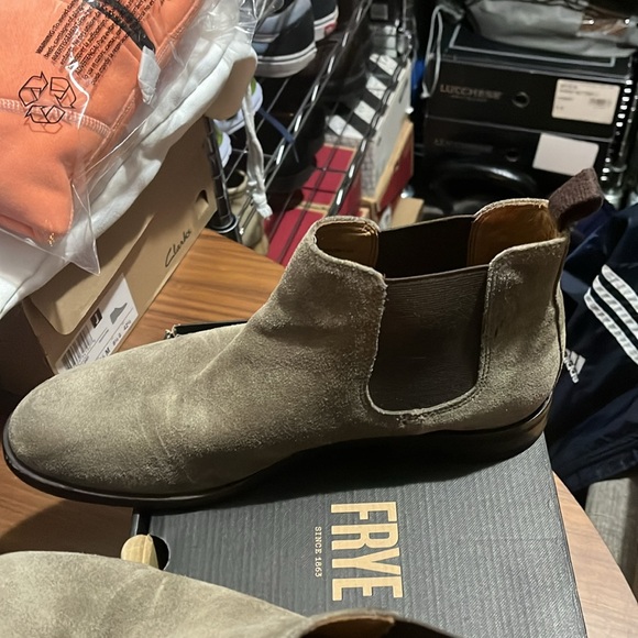 Grey Suede Frye Men Chelsea Boots. Size 9.5. With Box - Picture 11 of 12